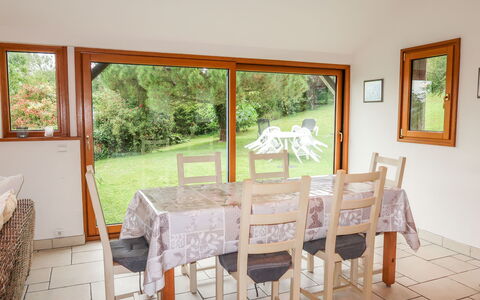 Bella Vista: Table, Meubles, Plante, Cadre, Bois, Chaise, Design Intérieur, Sol, Arbre, Fenêtre