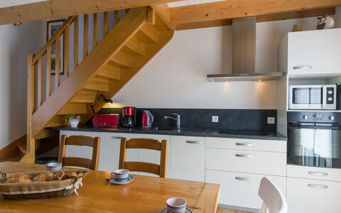 Ty Coz Ar Mor: Cabinetry, Propriété, Bois, Comptoir, Vaisselle, Design Intérieur, Cuisine, Table, Cuisinière, Architecture