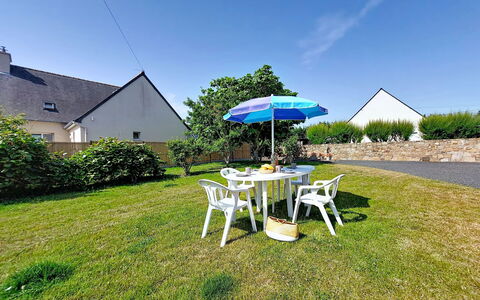 Ty Maï Pi: Pelouse, Chalet, Jardin, Cour, Aménagement Paysager, Ferme, Ombre, Arrière-Cour, Biens, Allée