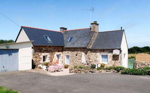 Chez Yvonne: Propriété, Maison, Bâtiment, Chalet, Domicile, Toit, Immobilier, Zone Résidentielle, Zone Rurale, Lot Terre