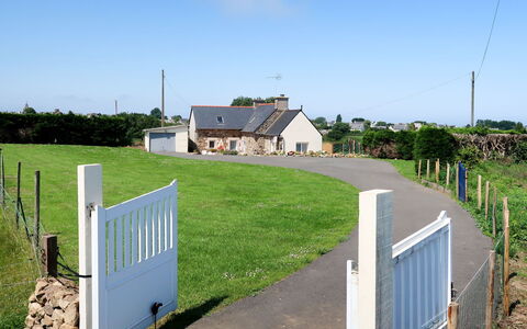 Chez Yvonne: Propriété, Lot Terre, Maison, Herbe, Zone Résidentielle, Zone Rurale, Domicile, Immobilier, Clôture, Bâtiment