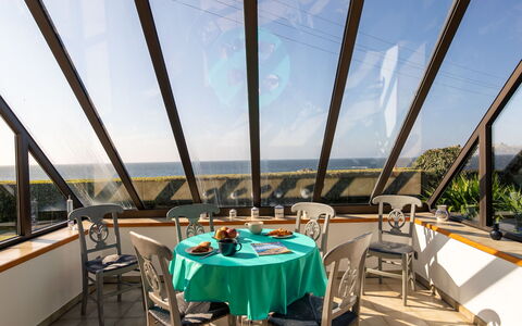 Les Romarins: Design Intérieur, Bois, Meubles, Sol, Plafond, Sol, Linge, Pièce, Lit, Chambre