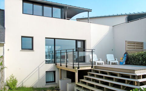 La Villa Marine: Meubles, Bâtiment, Table, Plante, Chaise, Plante D'Appartement, Ombre, Orange, Design Intérieur, Sol