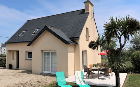 L'Hermine: Bâtiment, Ciel, Plante, Propriété, Fenêtre, Maison, Lot Terre, Ombre, Arbre, Porte