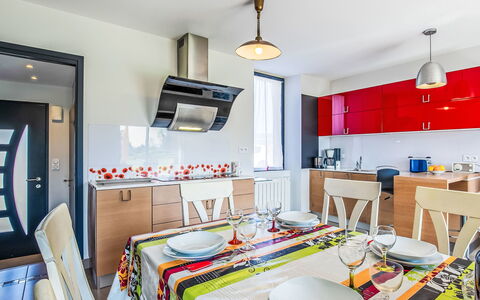 Ty Angèle: Design Intérieur, Sol, Meubles, Plafond, Sol, Appartement, Domicile, Pièce, Cuisine, Chaise