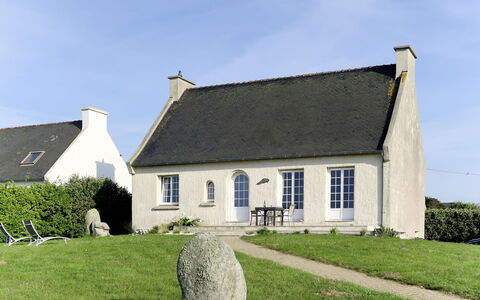 Cam Louis: Ciel, Plante, Propriété, Bâtiment, Fenêtre, Maison, Lot Terre, Architecture, Herbe, Chalet