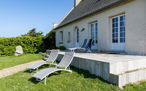 Cam Louis: Ciel, Propriété, Plante, Fenêtre, Bâtiment, Ombre, Lot Terre, Maison, Mobilier De Jardin, Herbe