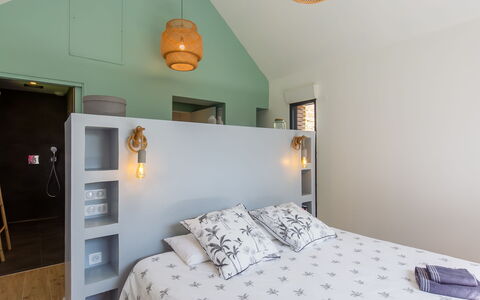 Breizh Riviera: Propriété, Meubles, Confort, Éclairage, Design Intérieur, Orange, Bois, Cabinetry, Sol