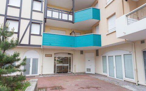 Galion 1 et 2: Bâtiment, Fenêtre, Porte, Plante, Architecture, Design Intérieur, Design Urbain, Condominium, Zone Résidentielle