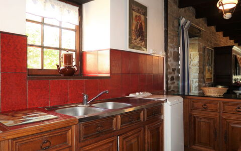 Loctudy 605: Cabinetry, Comptoir, Meubles, Pièce, Propriété, Cuisine, Bâtiment, Design Intérieur, Armoire De Toilette, Évier