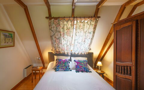 Chez Jeanne: Bâtiment, Meubles, Confort, Maison, Bois, Design Intérieur, Décoration, Cadre De Lit, Sol, Lampe