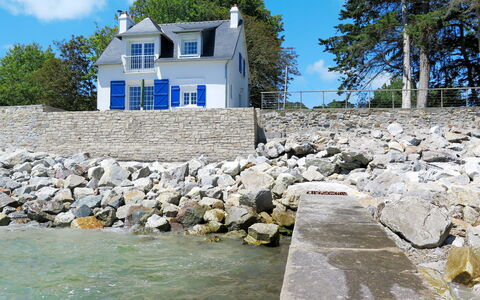 Les Embruns: L'Eau, Ciel, Nuage, Ressources En Eau, Bâtiment, Fenêtre, Plante, La Nature, Arbre, Bleu