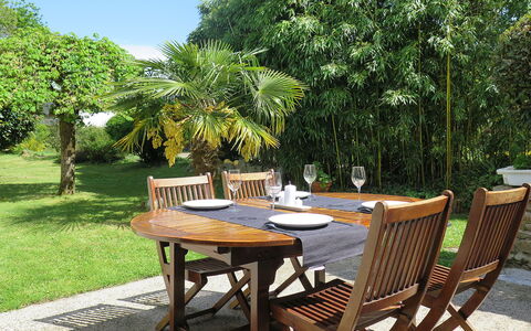 La Marinière: Table, Meubles, Propriété, Chaise, Plante, Vert, Tableau De Plein Air, Paysage Naturel, Ciel, Mobilier De Jardin