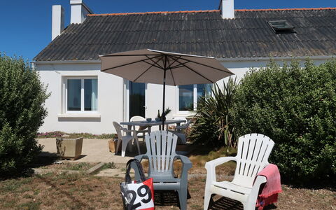 Plozévet 603: Neige, Ciel, Montagne, Fenêtre, Nuage, Bâtiment, Maison, Pente, Arbre, Chalet