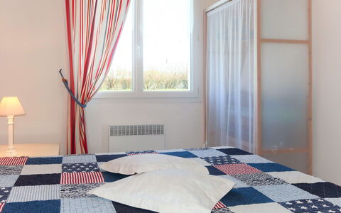 Plozévet 603: Propriété, Fenêtre, Meubles, Bleu Azur, Blind Fenêtre, Ombre, Design Intérieur, Textile, Bois, Éclairage
