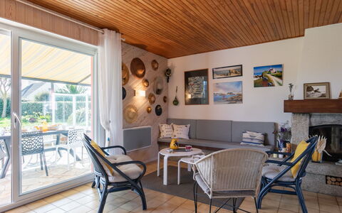 Echo de Vagues: Meubles, Propriété, Table, Chaise, Bois, Design Intérieur, Salon, Sol, Sol, Cadre