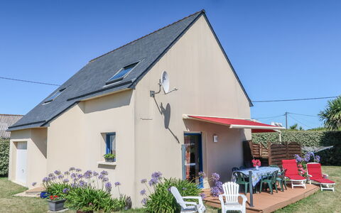 L'Appel du Large: Ciel, Plante, Bâtiment, Propriété, Fenêtre, Maison, Lot Terre, Chalet, Herbe, Chaise