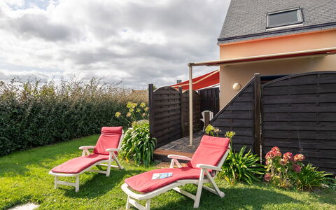 L'Appel du Large: Nuage, Plante, Fleur, Ciel, Propriété, Bâtiment, Mobilier De Jardin, Lot Terre, Ombre, Maison
