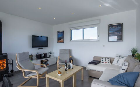 Ty Mamm: Fenêtre, Bois, Bâtiment, Confort, Design Intérieur, Sol, Sol, Ombre, Dur