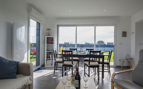 Ty Mamm: Fenêtre, Bois, Bâtiment, Confort, Design Intérieur, Sol, Sol, Ombre, Dur
