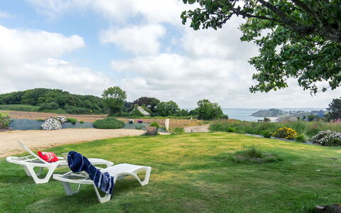 La Belle Vue: Nuage, Ciel, Plante, Mobilier De Jardin, Arbre, Lot Terre, Paysage Naturel, Herbe, Prairie, Loisir