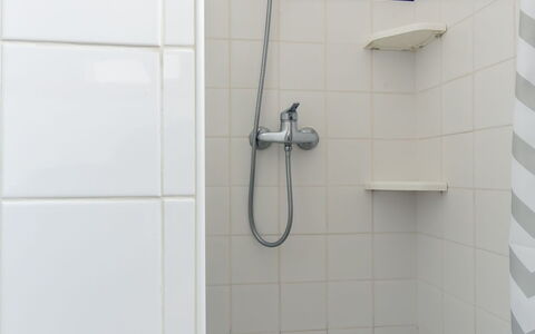 La Belle Vue: Luminaire Plomberie, Tete De Douche, Salle De Bains, Produit, Douche, Rectangle, Robinet