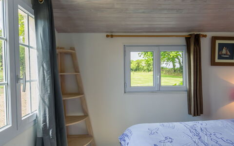 La Belle Vue: Fenêtre, Bâtiment, Bois, Ombre, Confort, Design Intérieur, Sol, Arbre, Sol