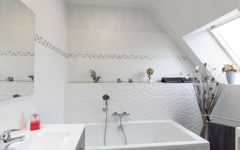 Reve de Mer: Robinet, Luminaire Plomberie, Propriété, Baignoire, Évier, Salle De Bains, Design Intérieur, Architecture, Sol