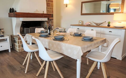 Reve de Mer: Meubles, Design Intérieur, Chaise, Sol, Table, Bois, Table Cuisine Et Salle A Manger, Sol, Salle À Manger, Pièce