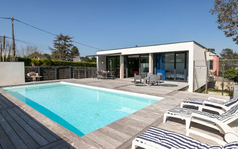 Villa de la Baie: Piscine, Recours, Composite, Mobilier De Jardin, Eco Hôtel, Loisir, Ombre, Biens, Villa, Caractéristique De L'Eau