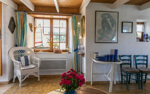 Ty Glaz: Cadre, Meubles, Propriété, Fleur, Plante, Table, Bleu, Chaise, Design Intérieur, Plante D'Appartement