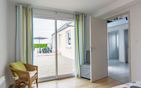 Brise Marine: Bâtiment, Propriété, Porte, Ombre, Bois, Confort, Fenêtre, Sol, Sol