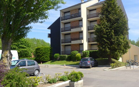 Cabourg 230: Plante, Voiture, Ciel, Bâtiment, Roue, Jour, Propriété, Véhicule
