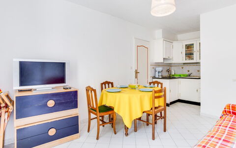 Cabourg 230: Meubles, Table, Bâtiment, Cabinetry, Chaise, Design Intérieur, Tiroir, Sol, Sol, Ligne