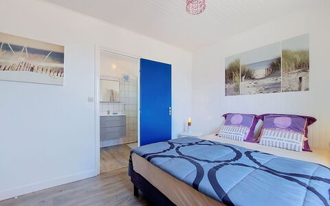 Ti an Aod: Design Intérieur, Meubles, Sol, Sol, Lit, Chambre, Pièce, Bois, Plafond, Drap De Lit
