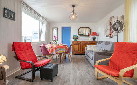 Ti an Aod: Meubles, Cadre, Table, Canapé, Bois, Bâtiment, Sol, Sol, Salon, Confort