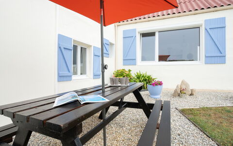Ti an Aod: Plante, Table, Bâtiment, Fenêtre, Ombre, Mobilier De Jardin, Rectangle, Design Intérieur, Maison, Bois