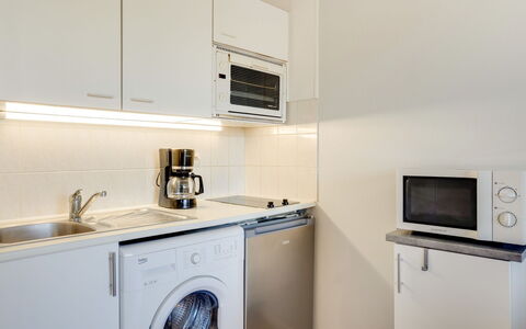 Cabourg 251: Cabinetry, Propriété, Evier, Appareil De Cuisine, Évier, Électroménager, Cuisine, Sécheuse, Cuisinière, Design Intérieur
