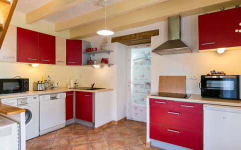 L'Hirondelle: Cabinetry, Comptoir, Propriété, Meubles, Cuisine, Bois, Éclairage, Tiroir, Design Intérieur, Sol
