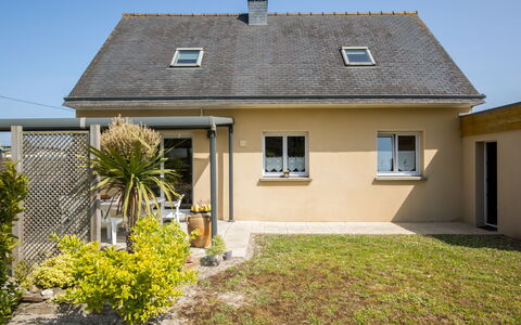 Rève de Plage: Plante, Ciel, Propriété, Fenêtre, Bâtiment, Lot Terre, Maison, Architecture, Porte, Herbe