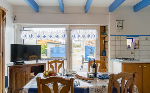 Ty Kerveal: Propriété, Bâtiment, Meubles, Table, Bois, Sol, Maison, Sol, Dur