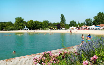 Jonzac 601: L'Eau, Fleur, Ciel, Plante, Nuage, Vert, Bleu Azur, Arbre, Lac, Piscine