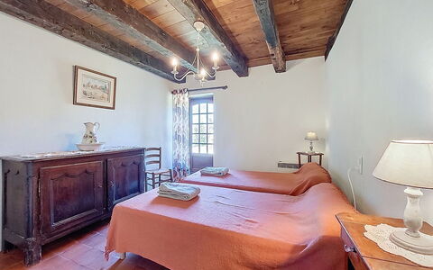 Jayac 601: Mur, Sol, Meubles, Plafond, Sol, Pièce, Chambre, Lit, Drap De Lit, Cadre De Lit