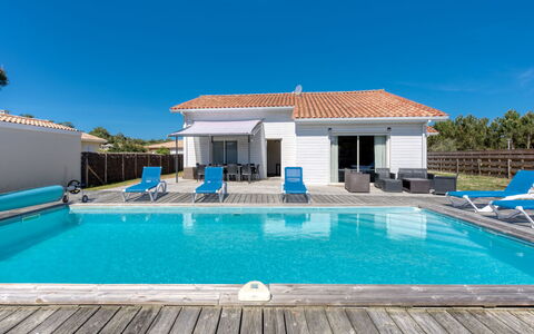 Nael: Meubles, Propriété, Cabinetry, Confort, Bâtiment, Bleu Azur, Bois, Éclairage, Lampe, Design Intérieur