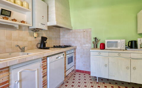 La Côte D'Argent: Cabinetry, Comptoir, Meubles, Évier, Bâtiment, Evier, Tiroir, Bois, Design Intérieur, Cuisinière