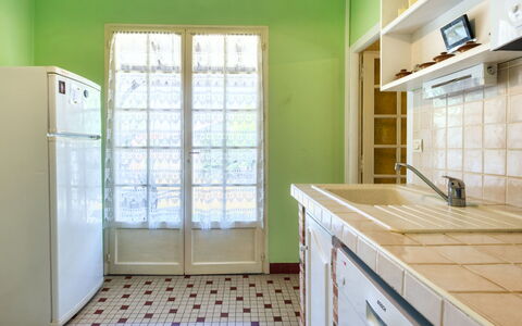 La Côte D'Argent: Cabinetry, Propriété, Bâtiment, Bois, Fenêtre, Tiroir, Design Intérieur, Comptoir, Sol