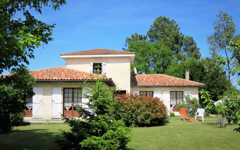 Orphée: Plante, Ciel, Bâtiment, Fenêtre, Arbre, Maison, Lot Terre, Nuage, Chalet, Zone Résidentielle