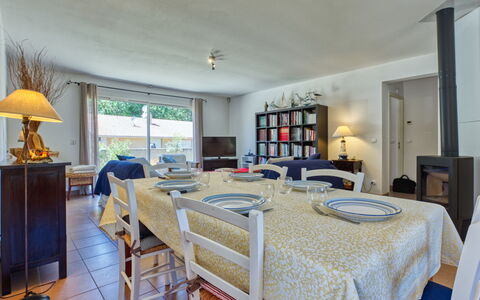 Mimosa: Meubles, Table, Chaise, Design Intérieur, Bois, Lampe, Bâtiment, Sol, Immobilier, Sol
