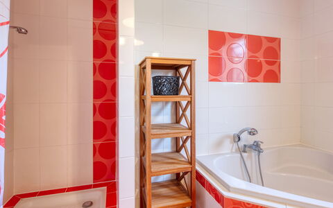 Nico: Luminaire Plomberie, Baignoire, Robinet, Bois, Design Intérieur, Sol, Sol, Salle De Bains, Dur, Rectangle