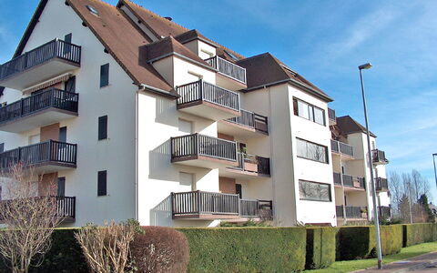 Cabourg 450: Appartement, Balcon, Condominium, Clôture, Mobilier De Jardin
